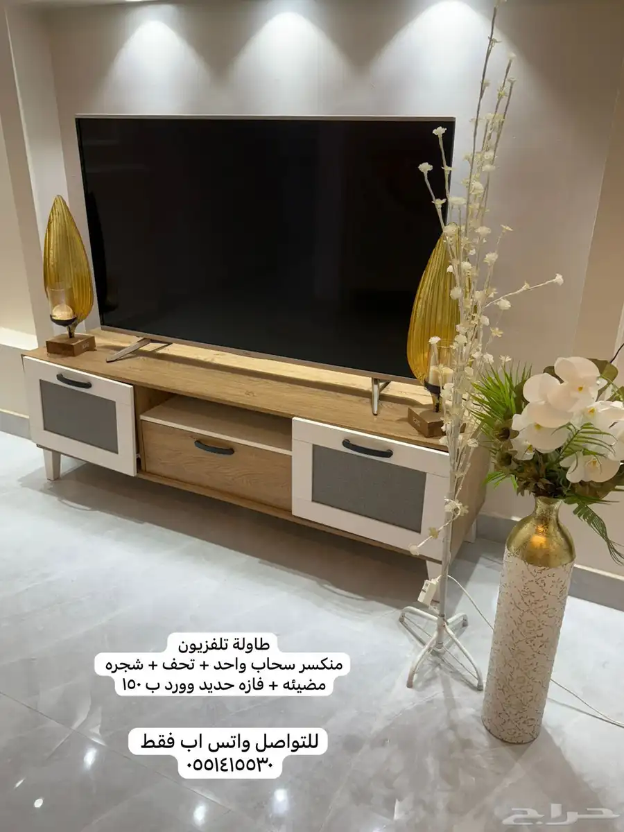 تحف وفازات وطاوله للبيع 150 0
