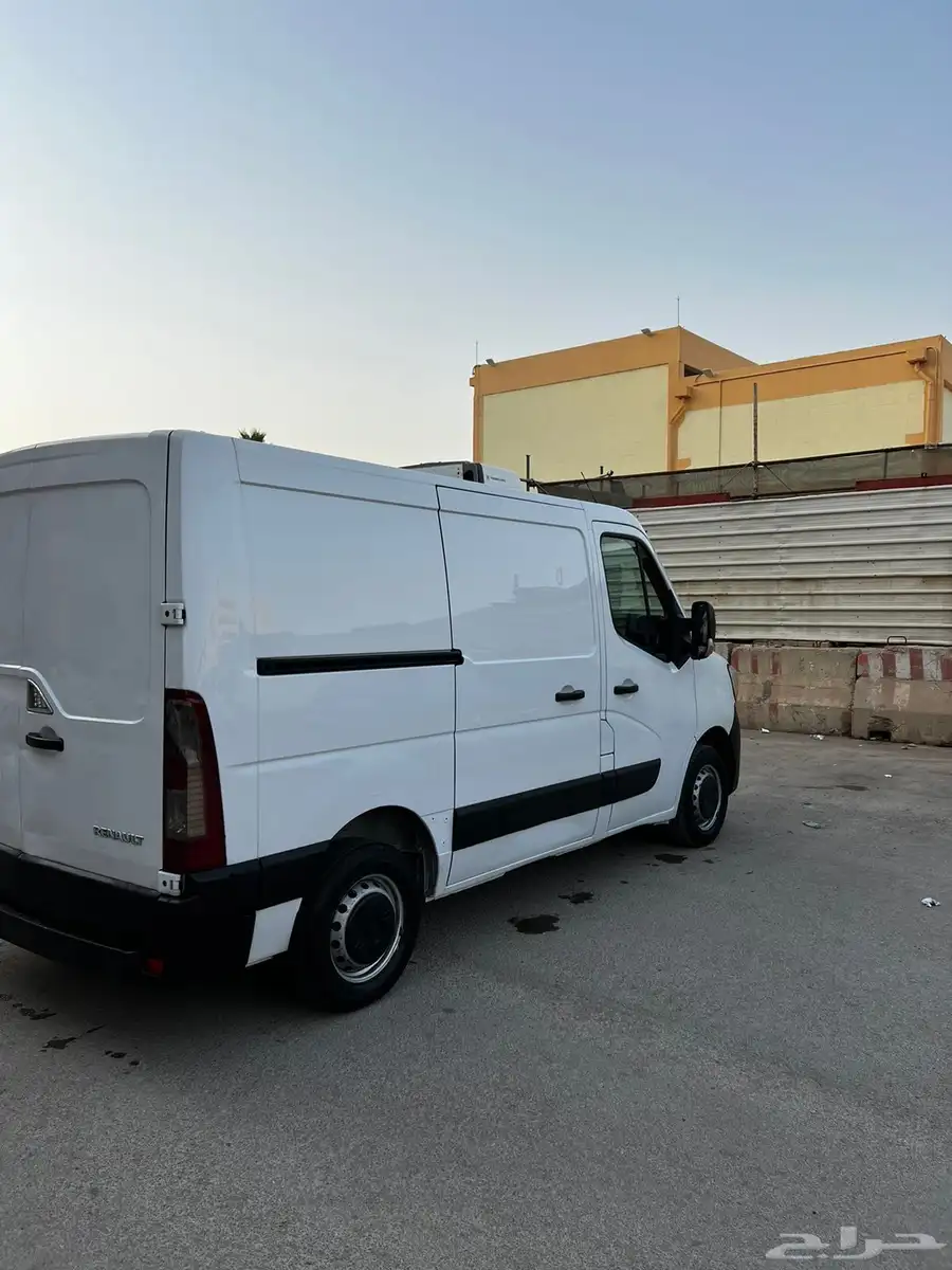 Renault 2021 Master commercial Refrigerator Van 3