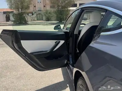 Tesla Model 3 11