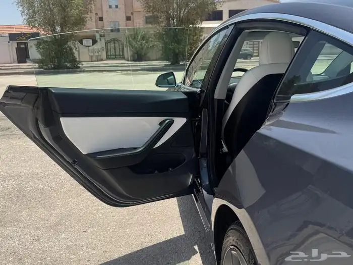 Tesla Model 3 11