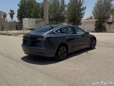 Tesla Model 3 4