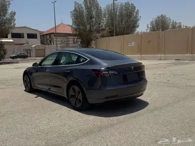 Tesla Model 3 8