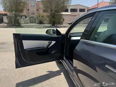 Tesla Model 3 9
