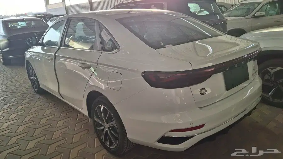 جيلي امجراند 2024 لون ابيض احصل علي موافقه التقسيط في 5د 3