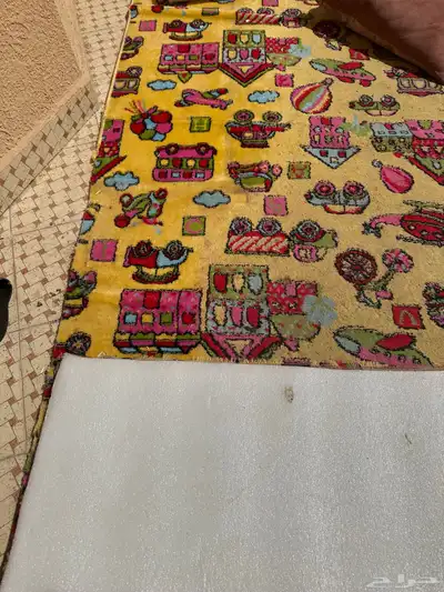 فرشة اطفال شبه جديده مع لباد 0