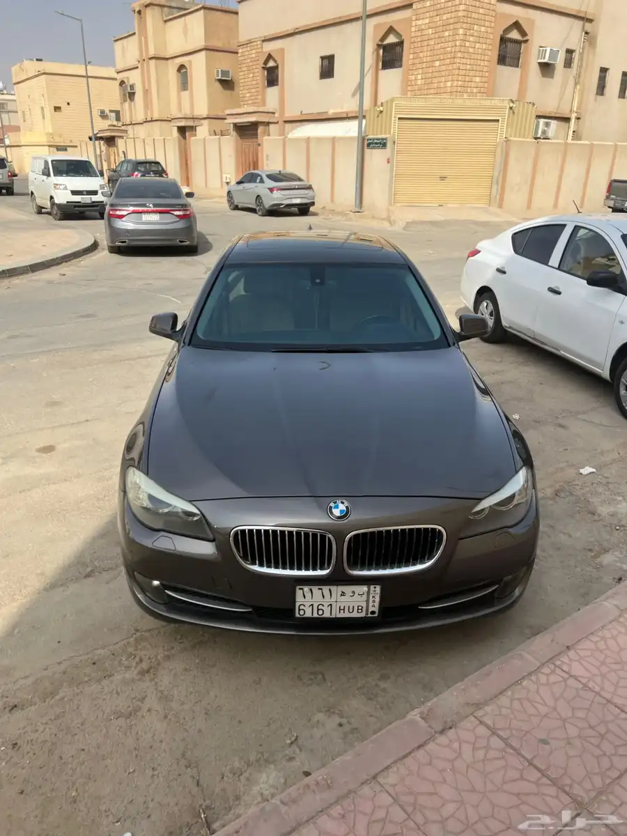 بي ام دبليو i520 2013 1