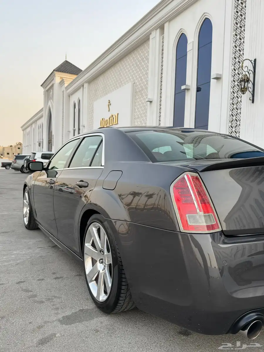 للبيع كرايسلر 6.4SRT 9