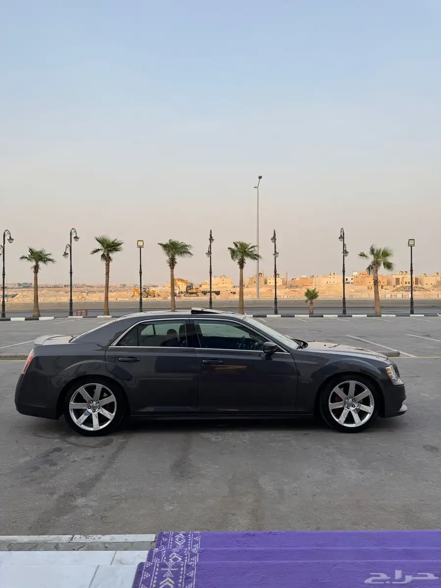 للبيع كرايسلر 6.4SRT 10