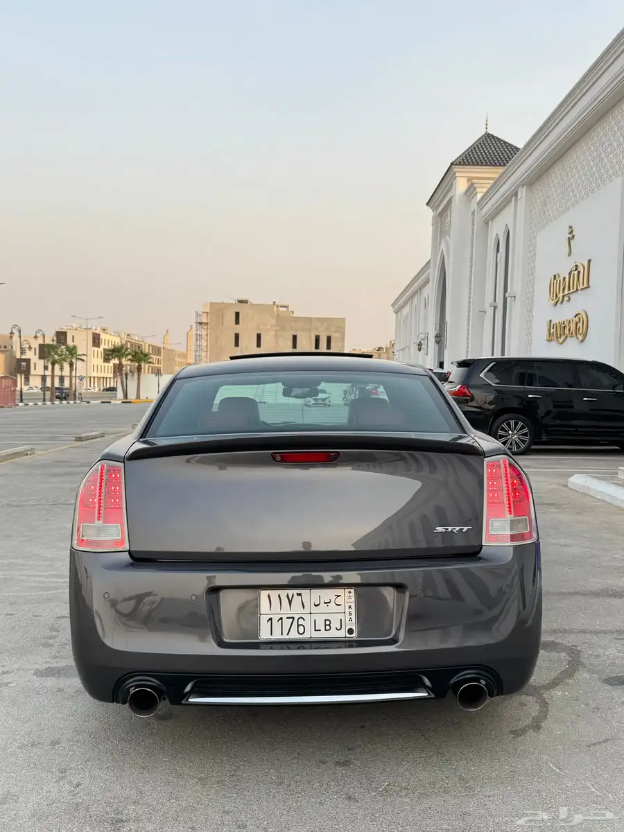 للبيع كرايسلر 6.4SRT 11