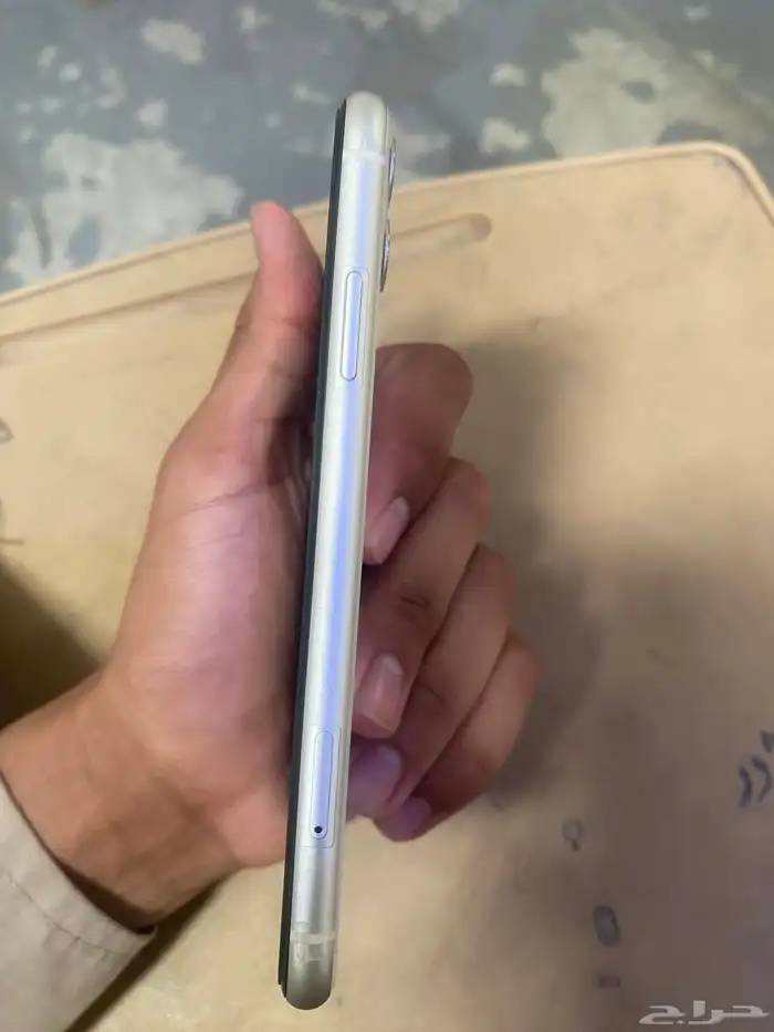 ايفون 11 ابيض 2