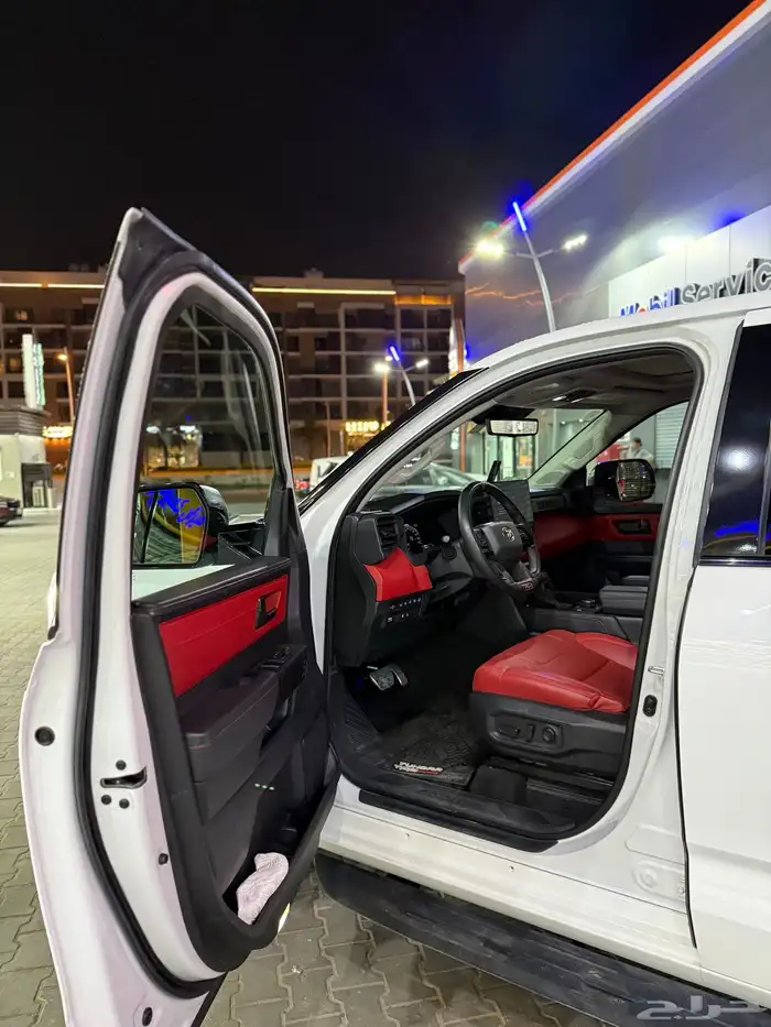 تندرا TRD Pro يحمل لوحة مميزة 13