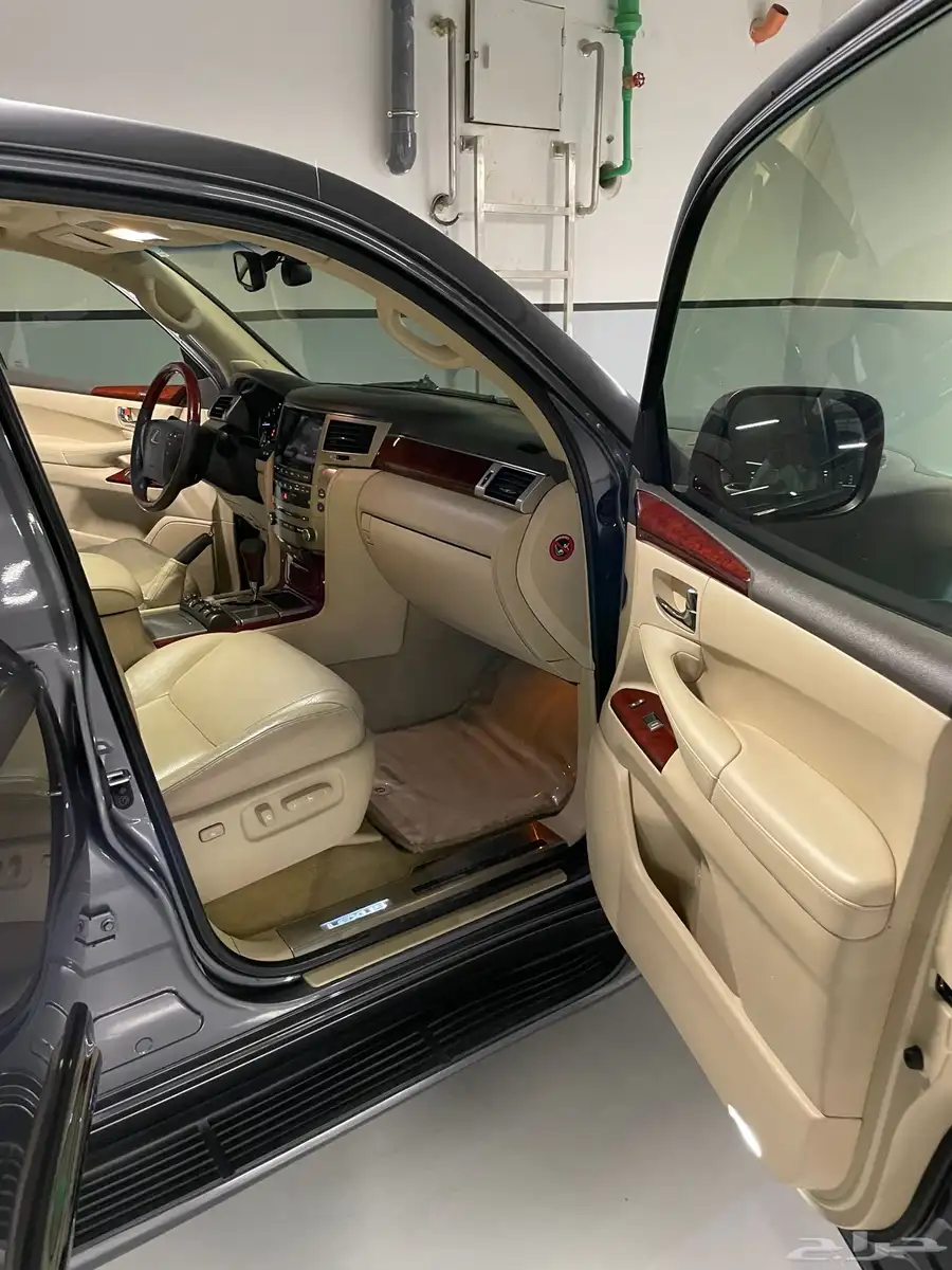 للبيع جيب لكزس LX570 2013 10