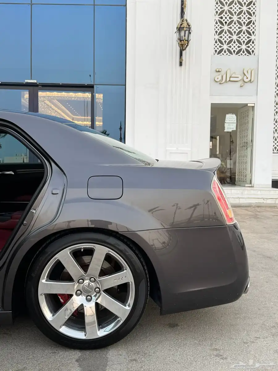 للبيع كرايسلر 6.4SRT 12