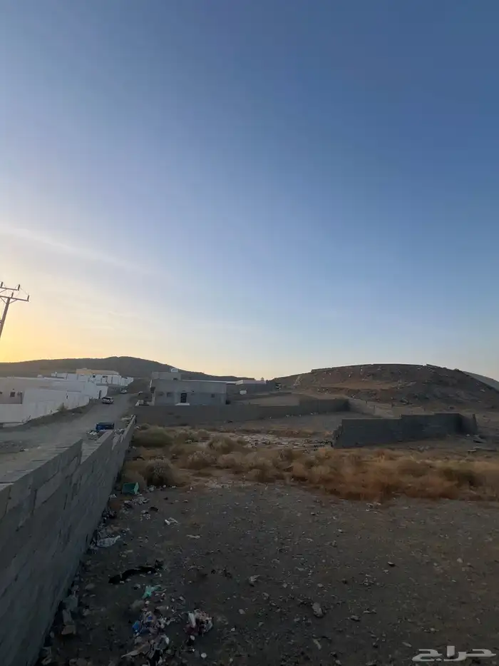 ارض للبيع الحرزات قريب من الإشارة 4