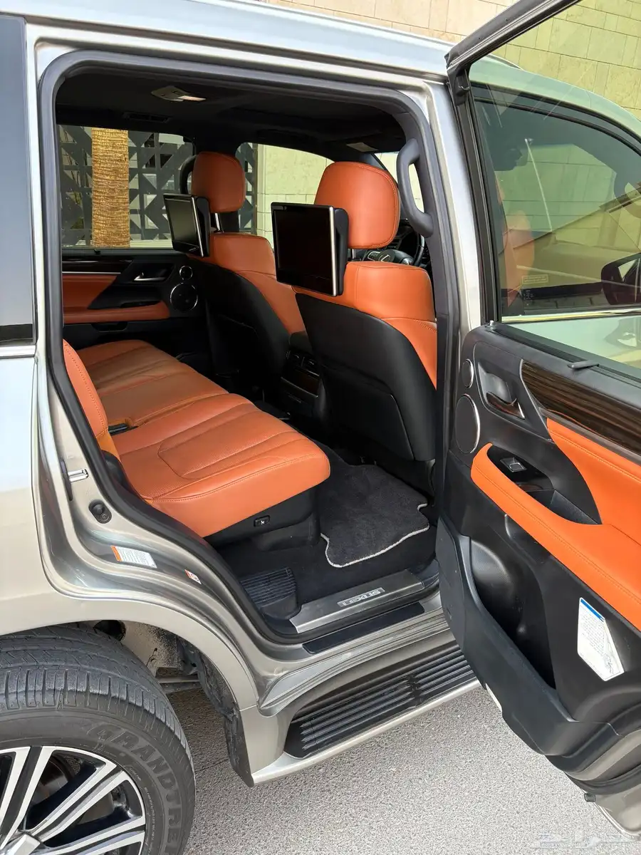 لكزس 570s 2019 مالك اول 6