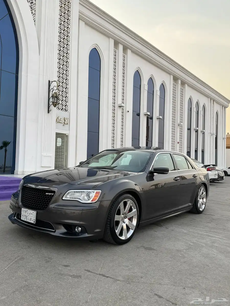 للبيع كرايسلر 6.4SRT 2