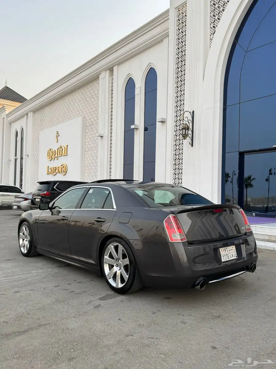 للبيع كرايسلر 6.4SRT 8