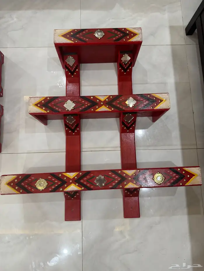رف تراثي و طاولة 0