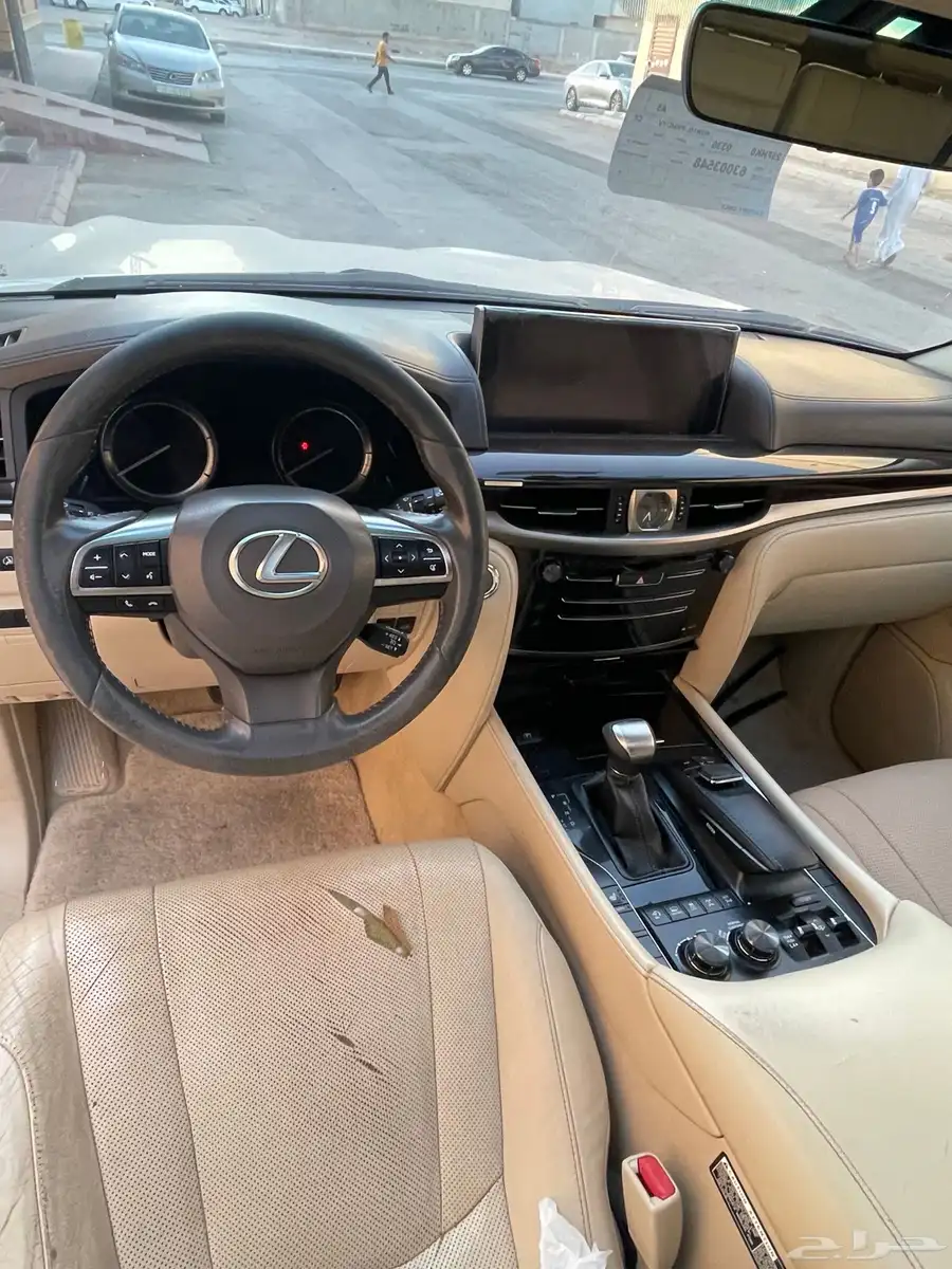 جيب لكزس 2016 . LX570 10