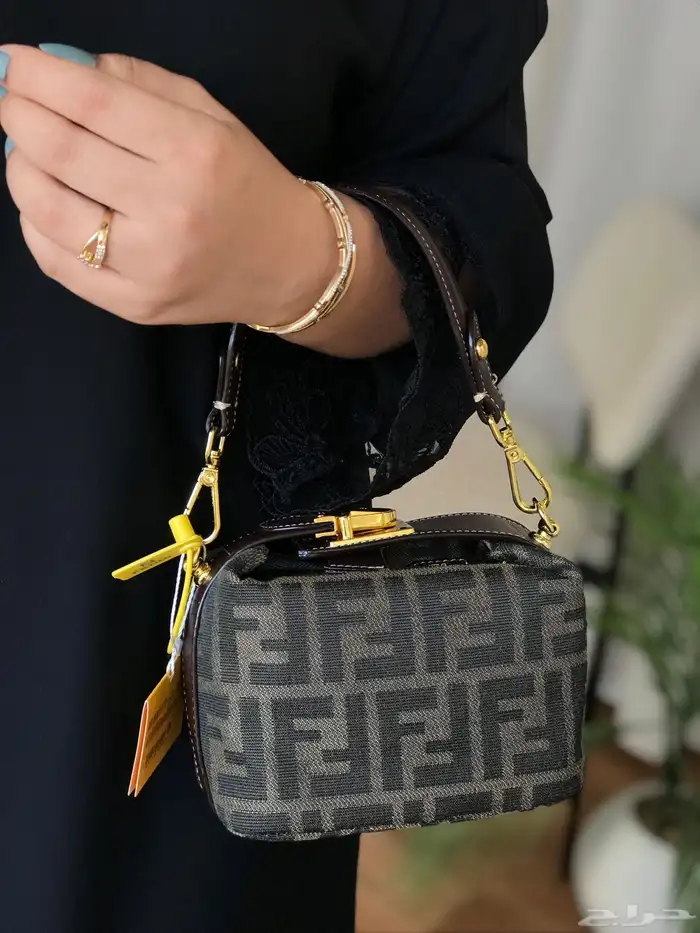 شنط يد ماستر كوالتي ماركه شانيل .قوتشي.لويس فيتون 70