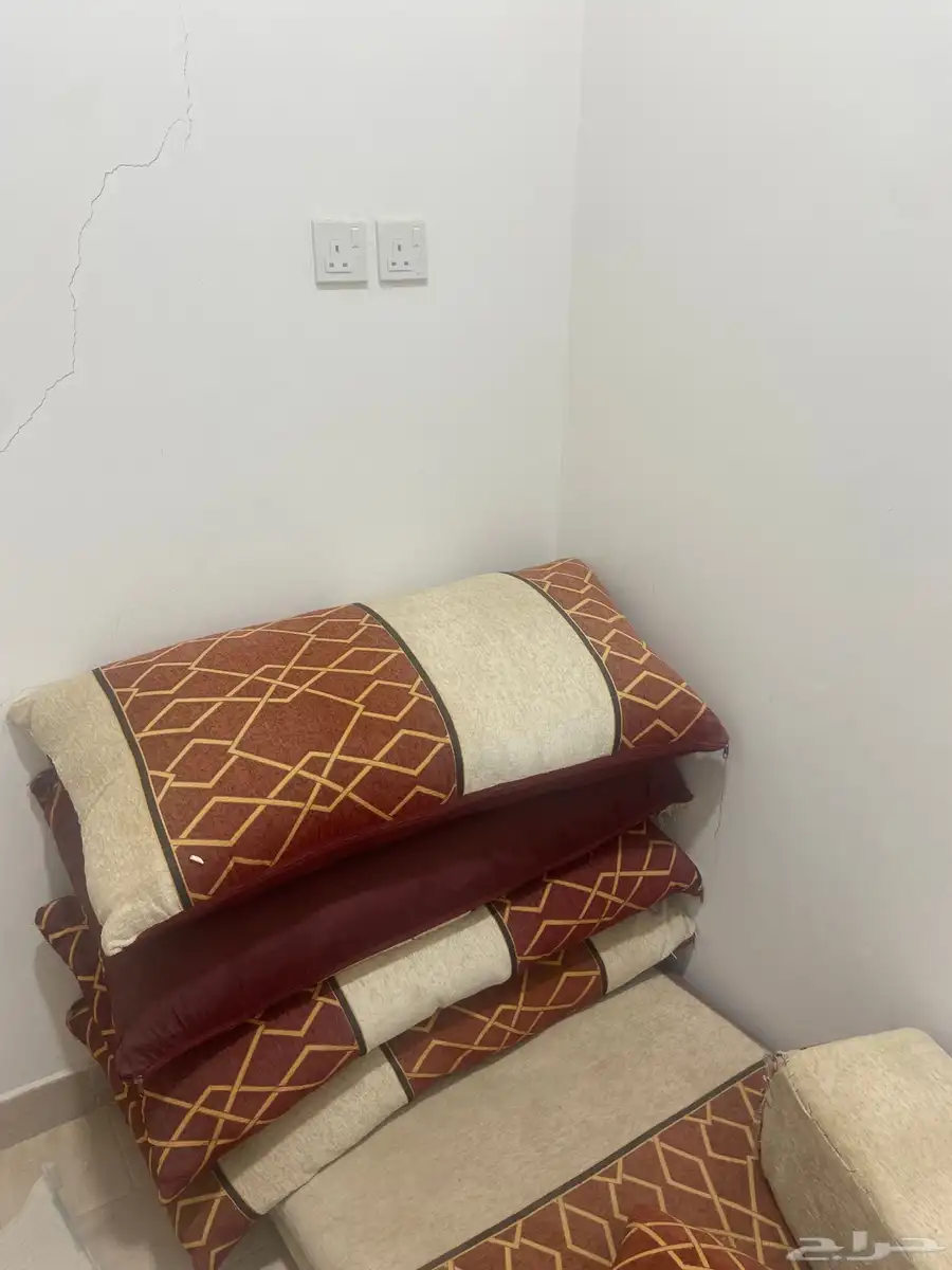 سرير اطفال ومساند 2