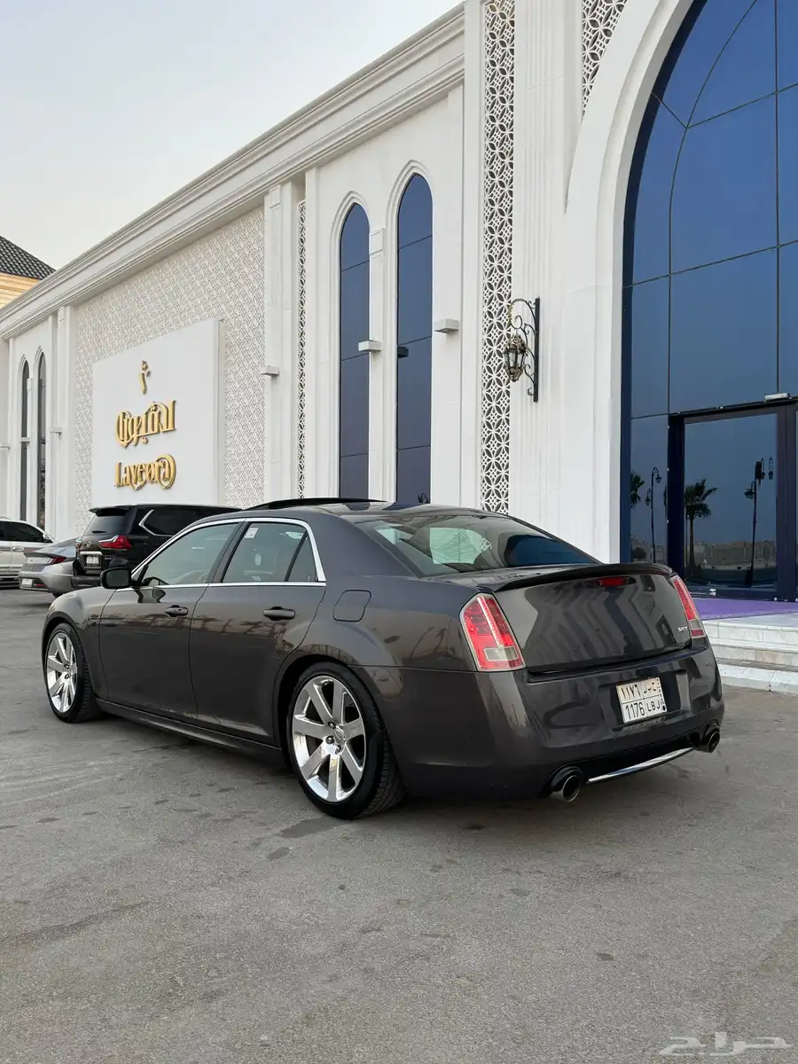للبيع كرايسلر 6.4SRT 6