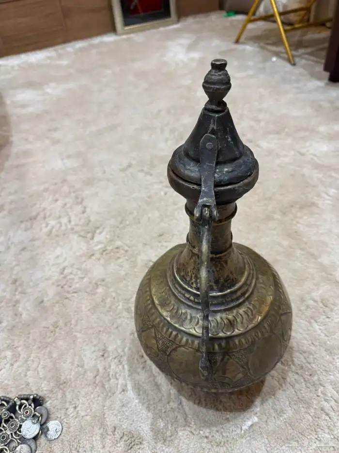 إبريق نحاسي أثري   صنع يدوي من شبه القارة الهندية 1