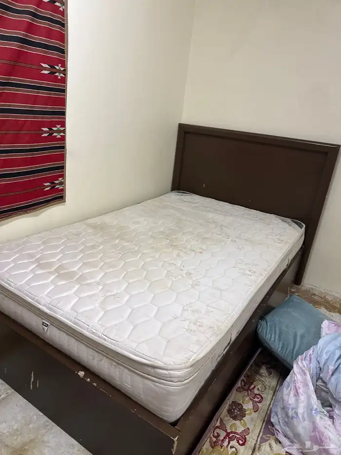 للبيع اثنين سريرات معامراتبهم 0