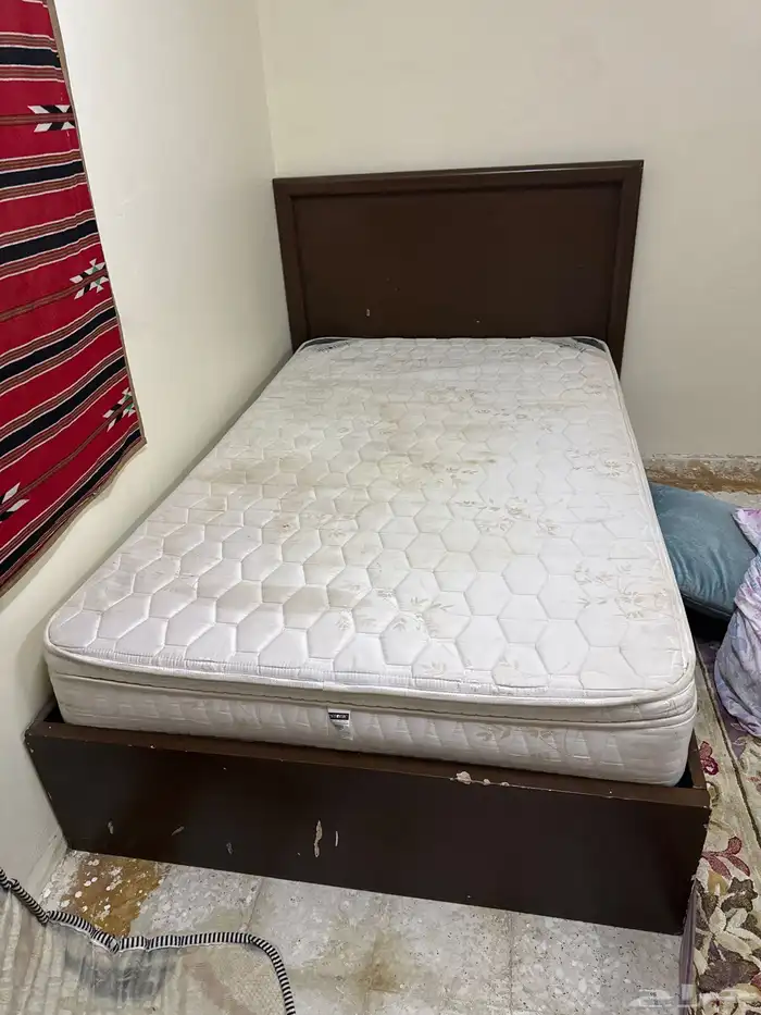 للبيع اثنين سريرات معامراتبهم 1