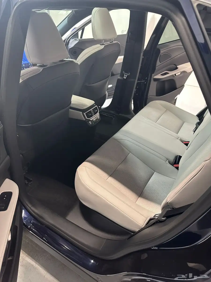 للبيع لكزز RX350 موديل 2023 بسعر خرافي وارد كندا 5