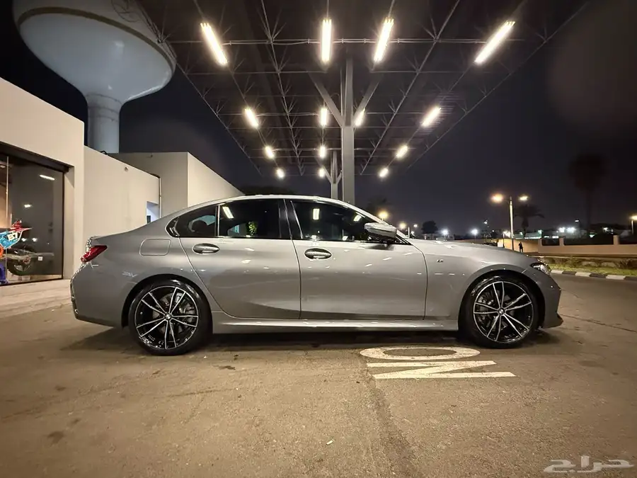 BMW 330 2023 8