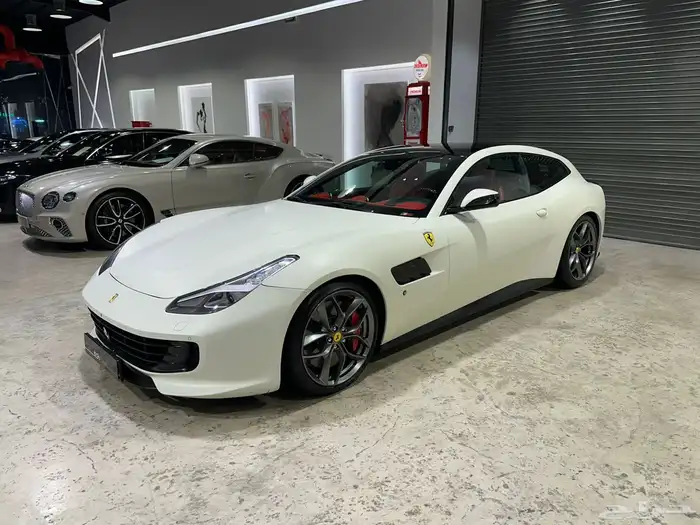 فيراري GTC4Lusso موديل 2018 ماشي 30.795 كم وارد الوكالة 0