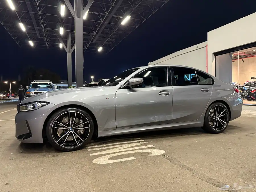 BMW 330 2023 2