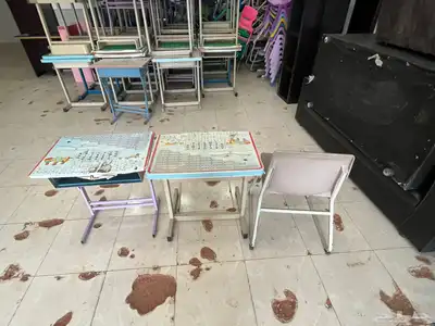 طاولات وكراسي 0