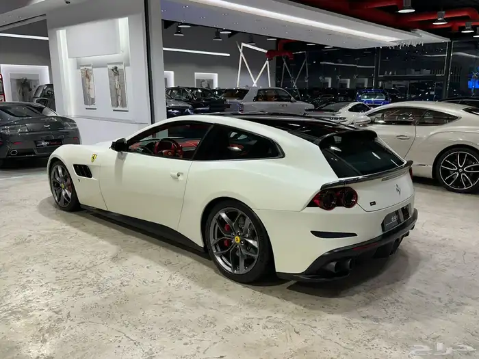 فيراري GTC4Lusso موديل 2018 ماشي 30.795 كم وارد الوكالة 3