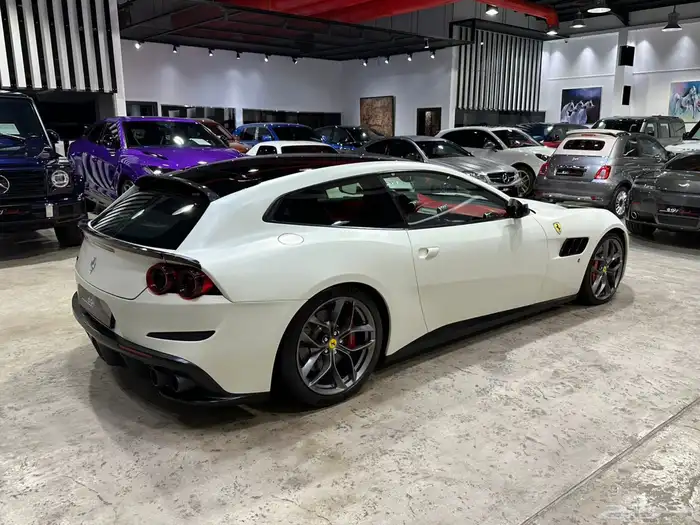 فيراري GTC4Lusso موديل 2018 ماشي 30.795 كم وارد الوكالة 2