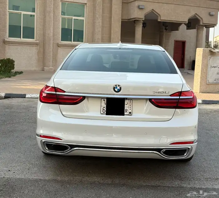 فرصة لا تفوت لعشاق الفخامة سيارة BMW 740Li 2