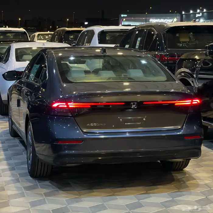 هوندا اكورد نص فل كحلي 2025 بسعر 130 شامل الضريبه واللوحا 8