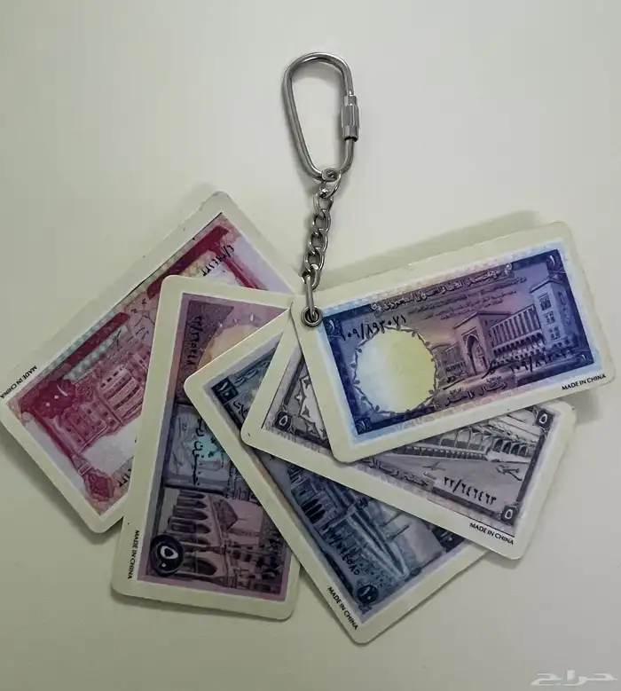 ميداليات قديمة بصورة عملات سعودية 3