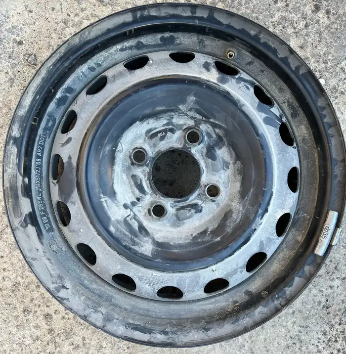 4 جنوط حديد أصلية مقاس 14 2