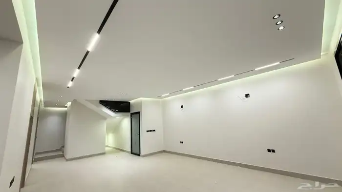 فله درج داخلي مع شقتين للبيع مخطط غصون 3