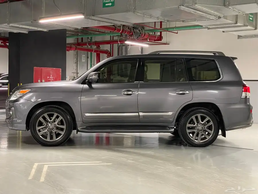 للبيع جيب لكزس LX570 2013 3