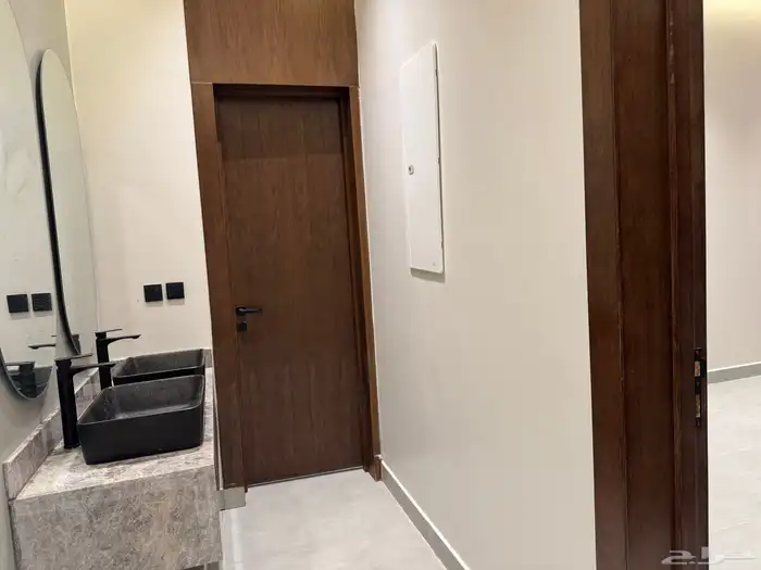للبيع تاون هاوس ارضي حي الجنادرية 3