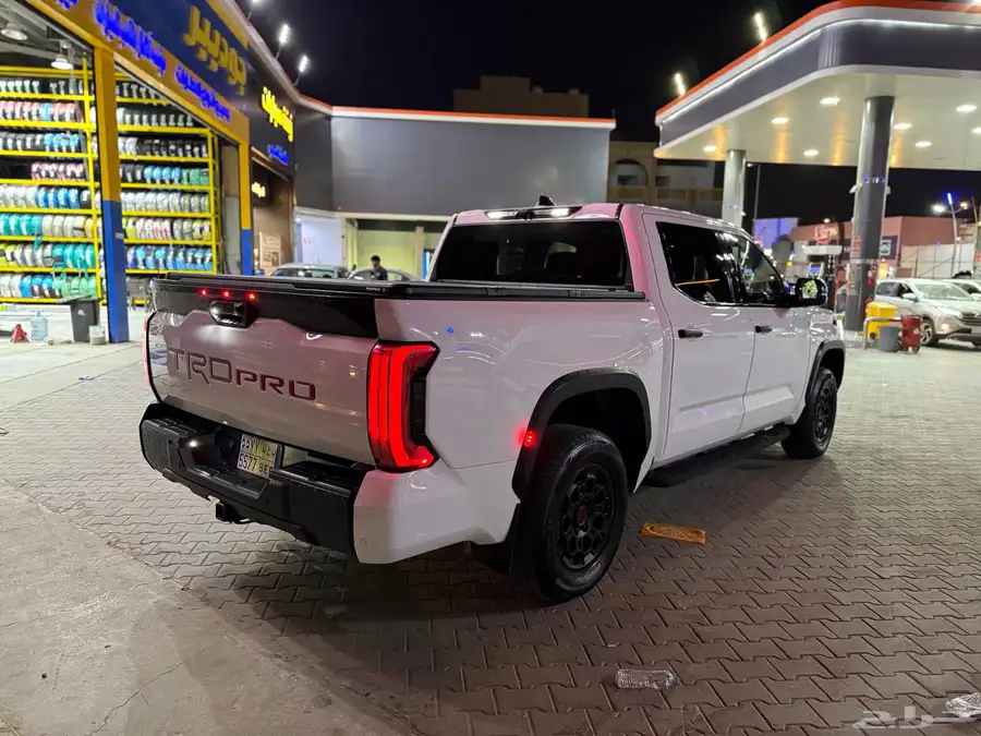 تندرا TRD Pro يحمل لوحة مميزة 11