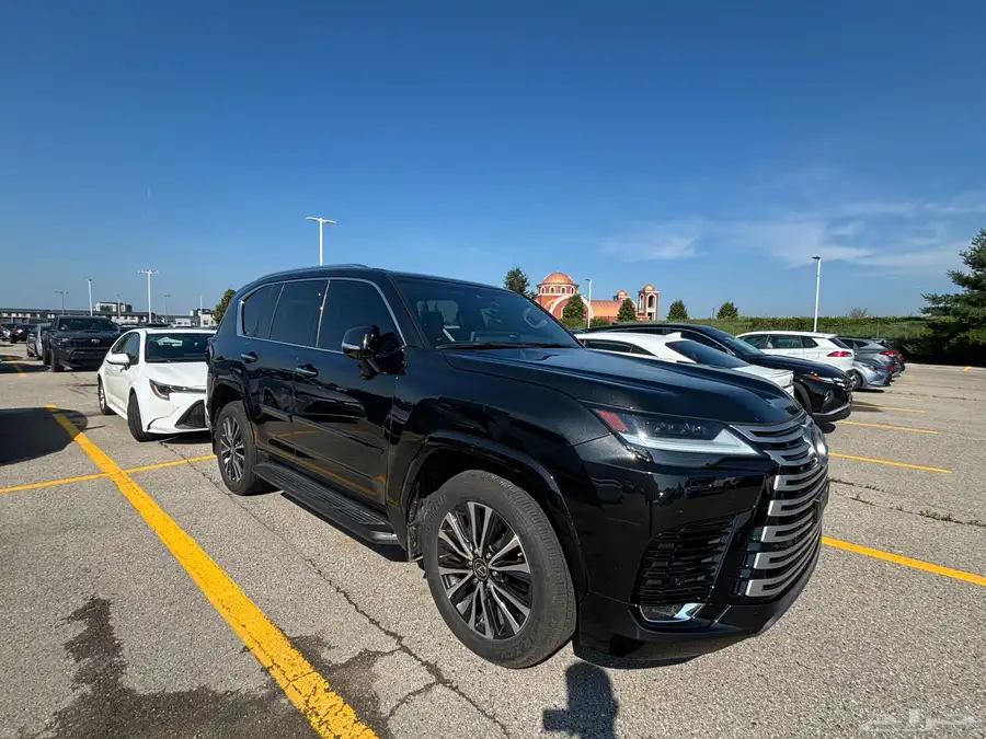 للبيع لكزز LX600 موديل 2023 وارد كندا 6