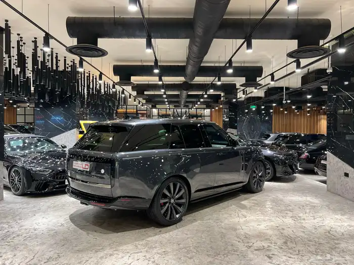 لاند روفر فوج اس في - Range Rover SV 2024 3