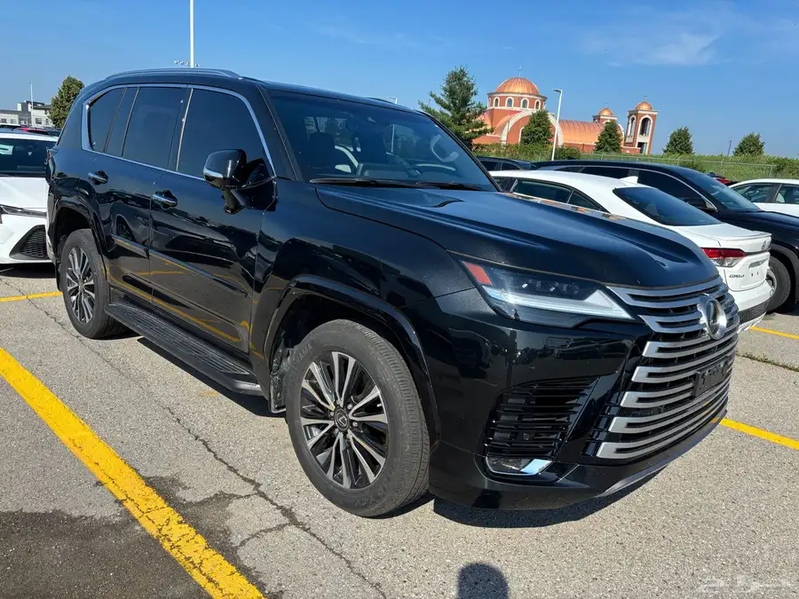للبيع لكزز LX600 موديل 2023 وارد كندا 1