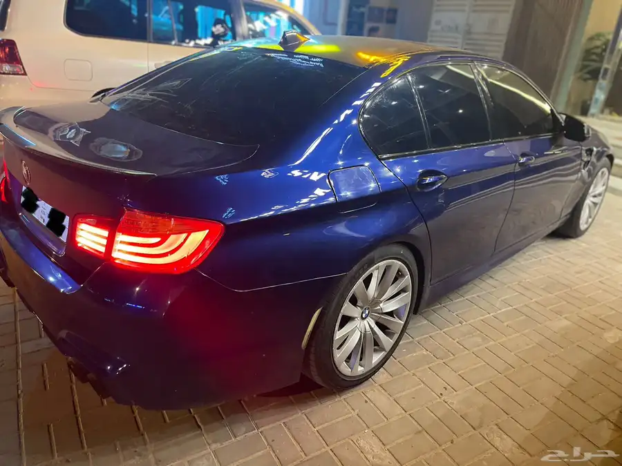 بي ام دبليو الفئة الخامسة 2012 M5 528i 1