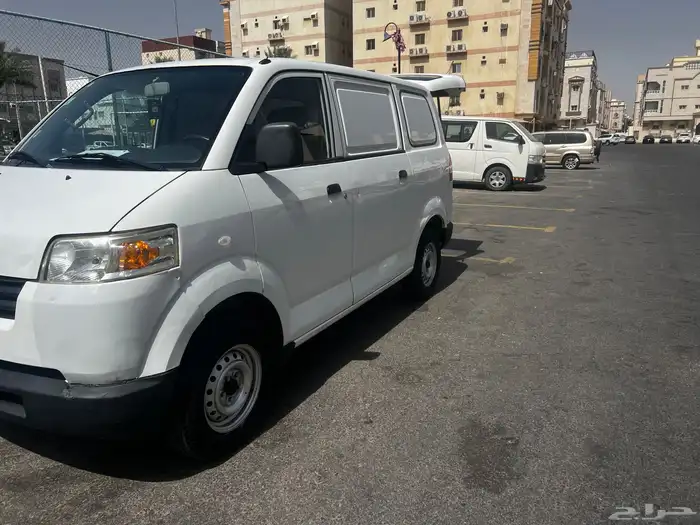 فان دباب سيزوكي للايجار 3