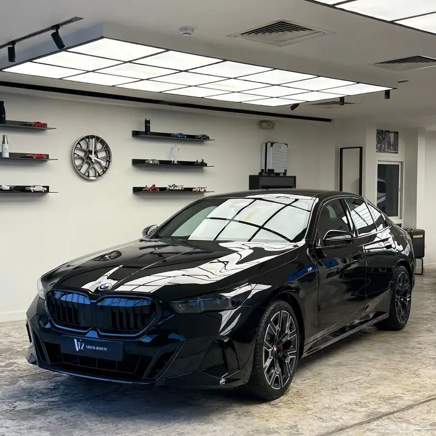 جديد الفئة الخامسة BMW 520i 2026 0